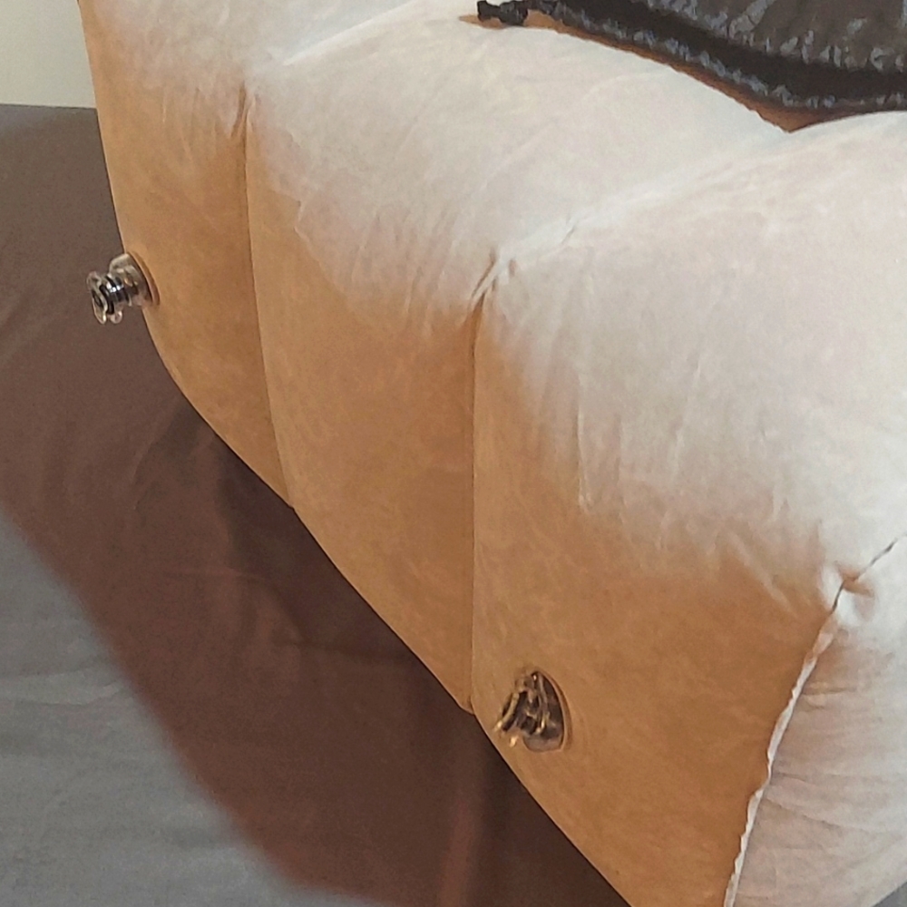 Travel Blow up foot rest with bag...